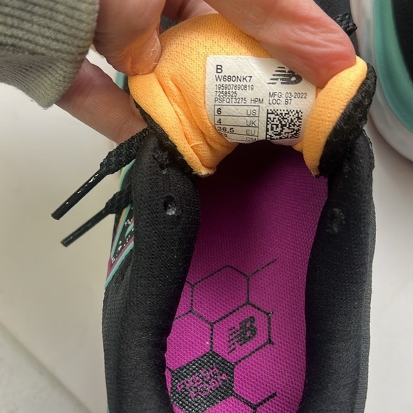 Women’s New Balance Fresh Foam 680 V7 Running Shoes Size 6 Black/Teal New in Box - Picture 6 of 9